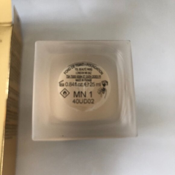 YVES SAINT LAURENT All Hours Foundation - Picture 5 of 6